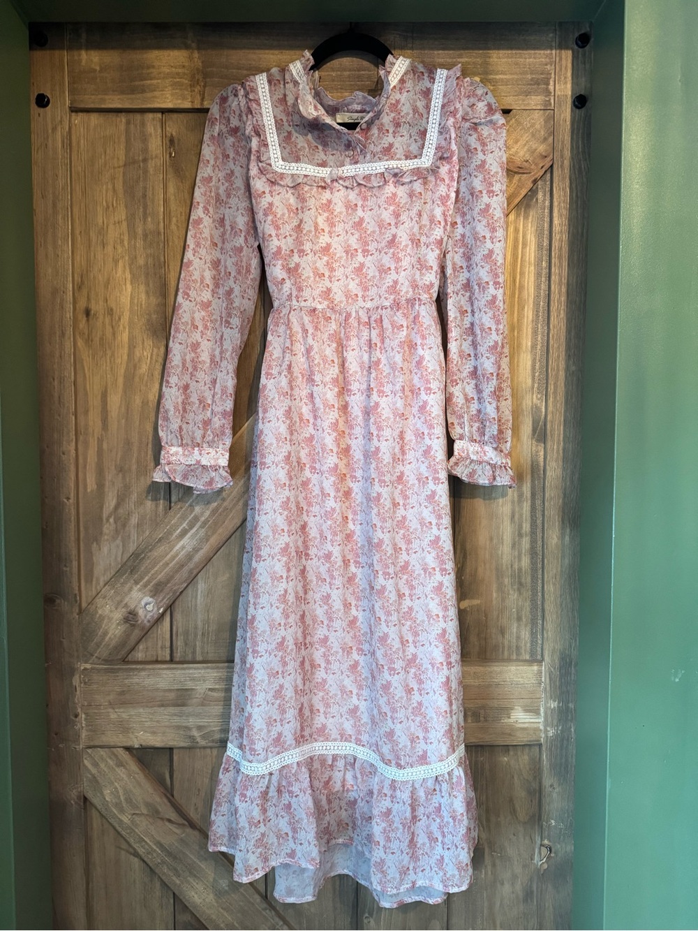 Floral Pink Maxi Dress with Lace Trim - Classic Women's Maxi